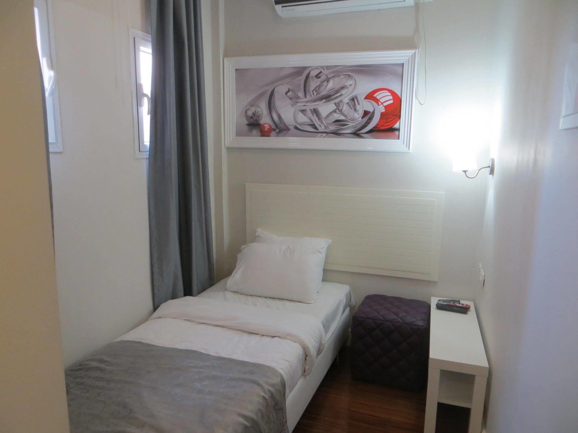 โฮเต็ล เลนิส Hotel เทลอาวีฟ ภายนอก รูปภาพ